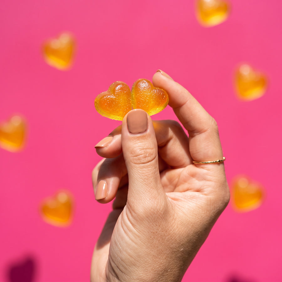 två gyllene hjärtgummies
